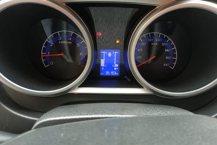 Used CHANGAN KAICHENG Ounuo S 2014 1.5L Base Version Odometer Close Up