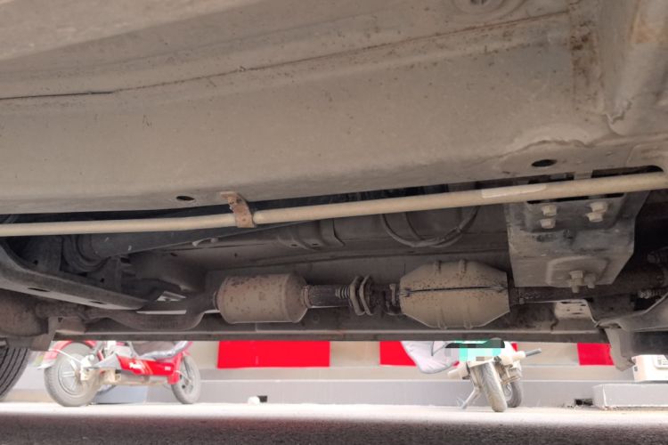 Used CHANGAN KAICHENG Ounuo S 2014 1.5L Base Version Chassis Front Right