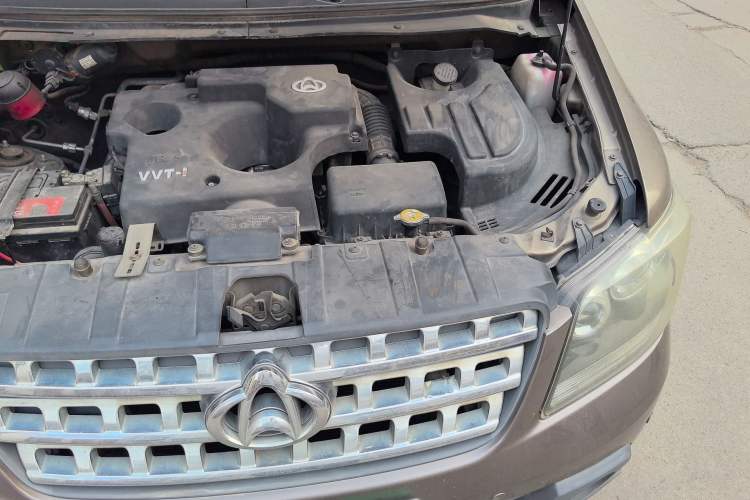 Used CHANGAN KAICHENG Ounuo S 2014 1.5L Base Version Engine Bay Left