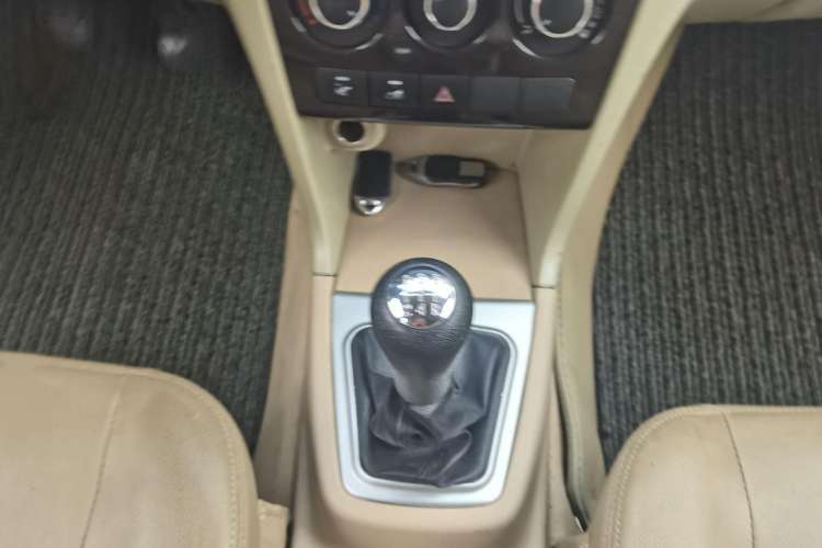 Used CHANGAN KAICHENG Ounuo S 2014 1.5L Elite Model Gear Lever
