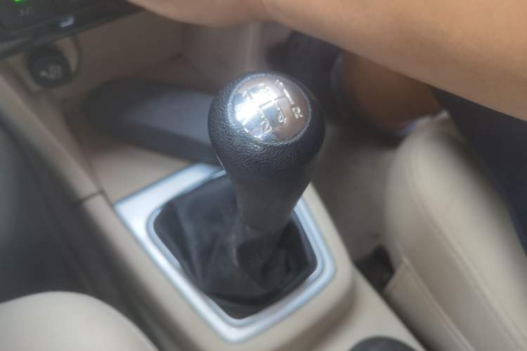 Used CHANGAN KAICHENG Ounuo S 2014 1.5L Elite Model Gear Lever