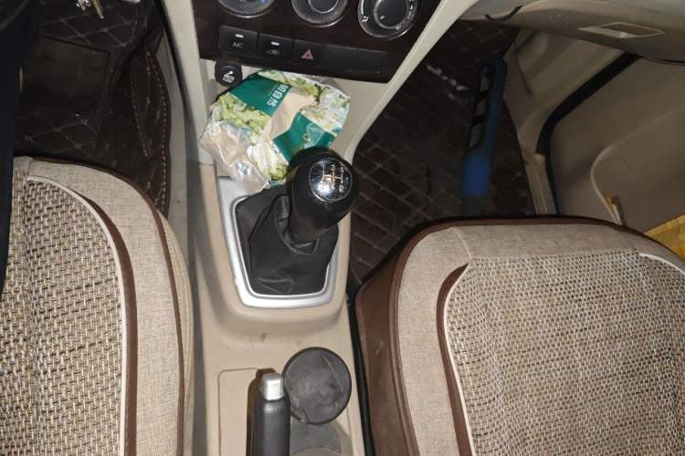 Used CHANGAN KAICHENG Ounuo S 2014 1.5L Elite Model Gear Lever