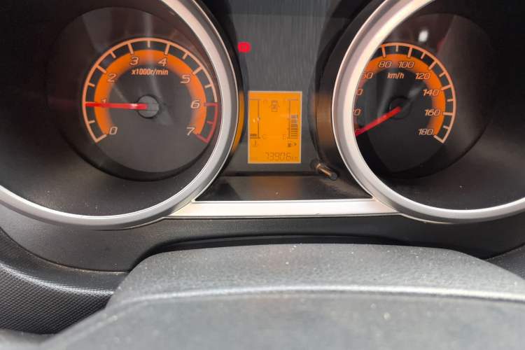 Used CHANGAN KAICHENG Ounuo S 2014 1.5L Base Version Odometer Close Up