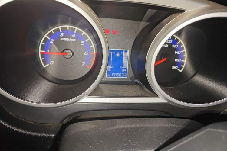 Used CHANGAN KAICHENG Ounuo S 2014 1.5L Elite Model Odometer Close Up