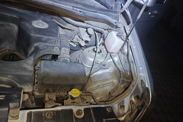 Used CHANGAN KAICHENG Ounuo S 2014 1.5L Base Version Engine Bay Left