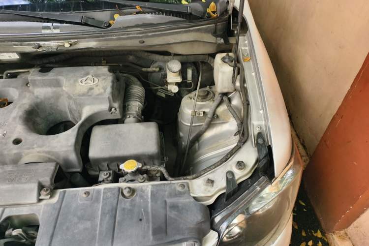 Used CHANGAN KAICHENG Ounuo S 2014 1.5L Base Version Engine Bay Left