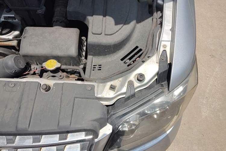 Used CHANGAN KAICHENG Ounuo S 2014 1.5L Luxury Model Engine Bay Left