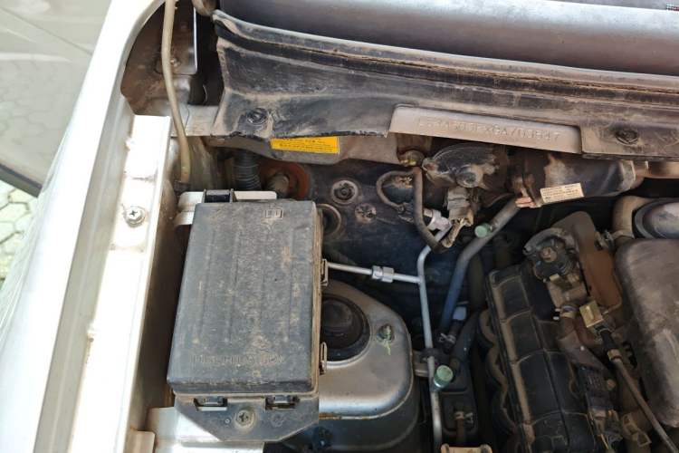 Used CHANGAN KAICHENG Ounuo S 2014 1.5L Base Version Engine Bay Right