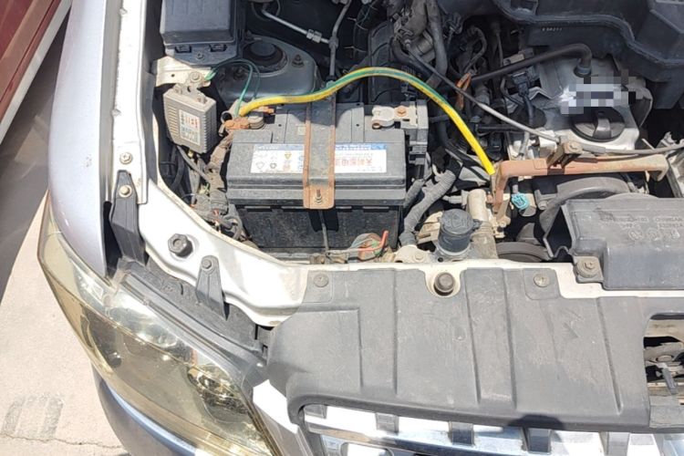 Used CHANGAN KAICHENG Ounuo S 2014 1.5L Luxury Model Engine Bay Right