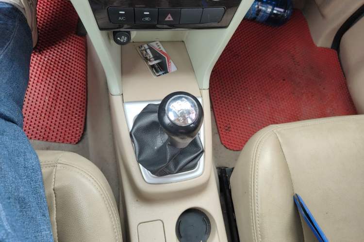Used CHANGAN KAICHENG Ounuo S 2014 1.5L Elite Model Gear Lever