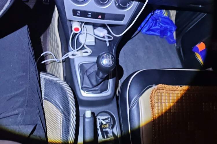 Used CHANGAN KAICHENG Ounuo S 2014 1.5L Base Version Gear Lever
