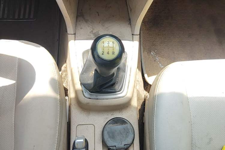 Used CHANGAN KAICHENG Ounuo S 2014 1.5L Luxury Model Gear Lever