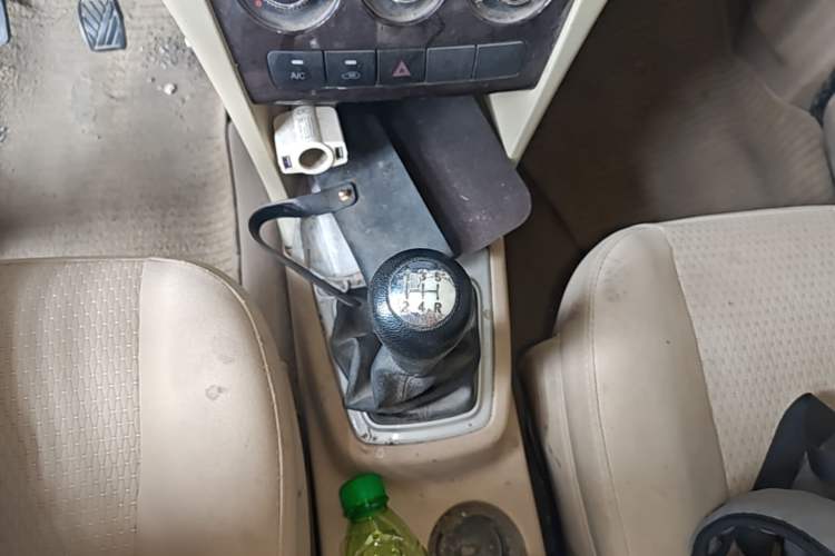 Used CHANGAN KAICHENG Ounuo S 2014 1.5L Elite Model Gear Lever