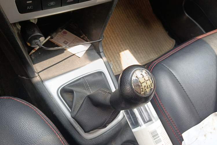 Used CHANGAN KAICHENG Ounuo S 2014 1.5L Base Version Gear Lever
