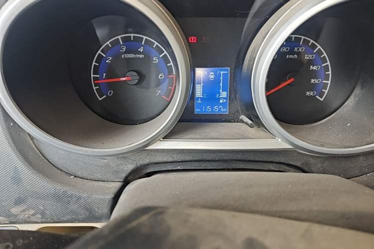 Used CHANGAN KAICHENG Ounuo S 2014 1.5L Elite Model Odometer Close Up