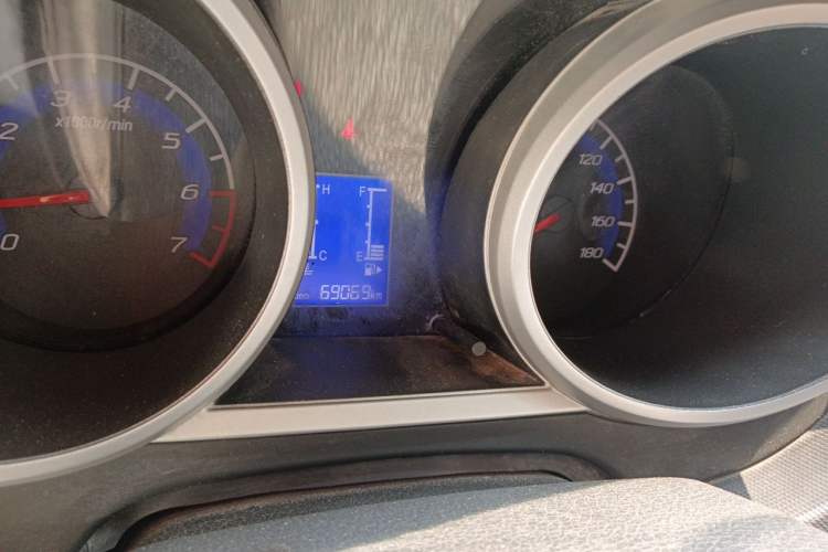 Used CHANGAN KAICHENG Ounuo S 2014 1.5L Base Version Odometer Close Up