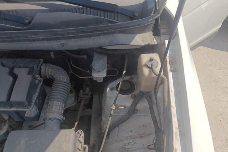 Used CHANGAN KAICHENG Ounuo S 2014 1.5L Base Version Engine Bay Left