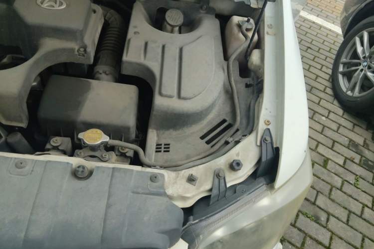 Used CHANGAN KAICHENG Ounuo S 2014 1.5L Base Version Engine Bay Left