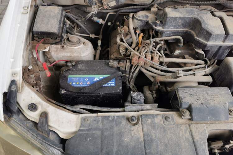 Used CHANGAN KAICHENG Ounuo S 2014 1.5L Base Version Engine Bay Right