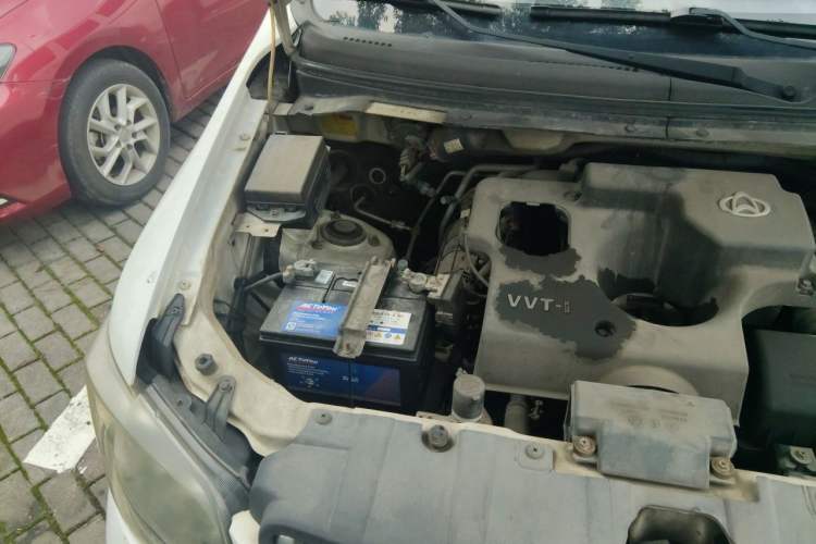 Used CHANGAN KAICHENG Ounuo S 2014 1.5L Base Version Engine Bay Right