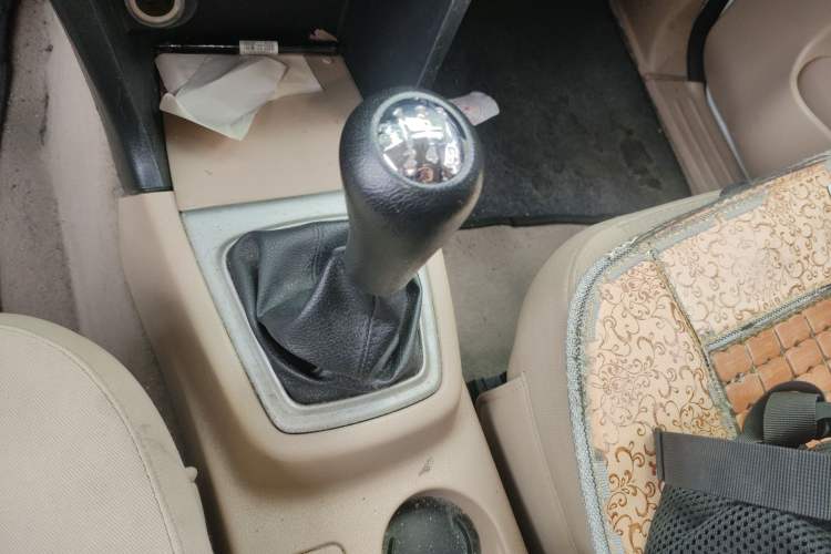 Used CHANGAN KAICHENG Ounuo S 2014 1.5L Elite Model Gear Lever