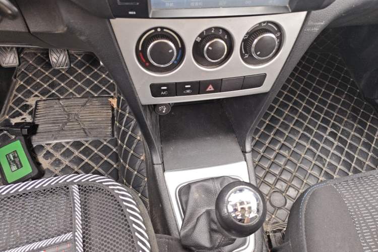 Used CHANGAN KAICHENG Ounuo S 2014 1.5L Base Version Gear Lever