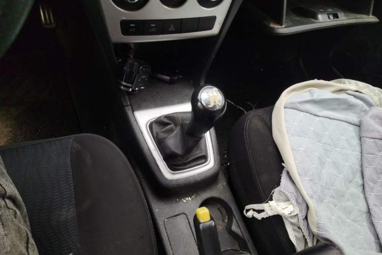 Used CHANGAN KAICHENG Ounuo S 2014 1.5L Base Version Gear Lever