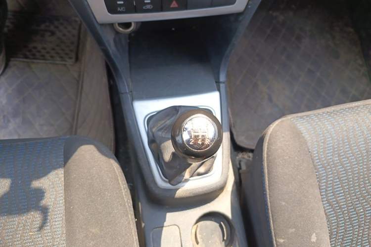 Used CHANGAN KAICHENG Ounuo S 2014 1.5L Base Version Gear Lever
