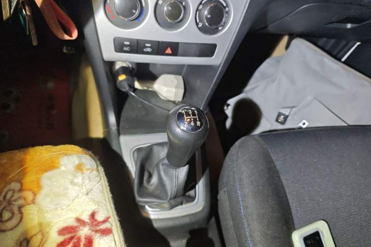 Used CHANGAN KAICHENG Ounuo S 2014 1.5L Base Version Gear Lever