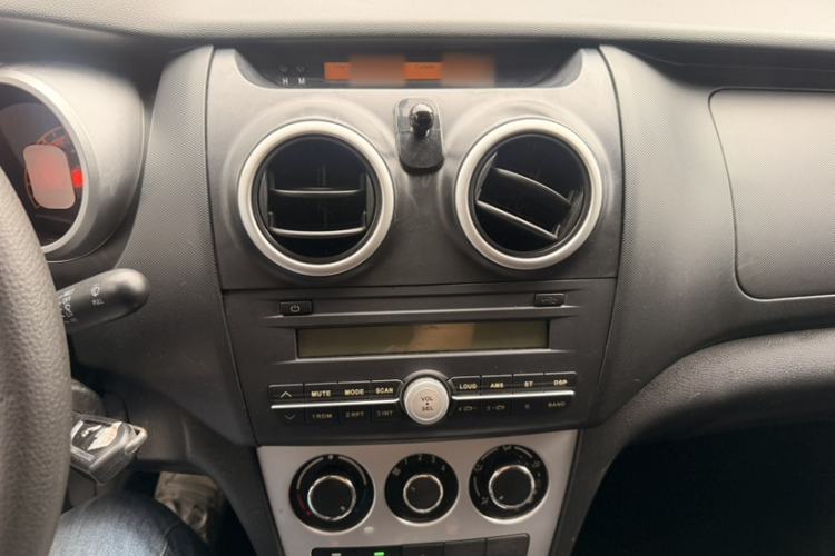 Used CHANGAN KAICHENG Ounuo S 2014 1.5L Base Version Interior 4