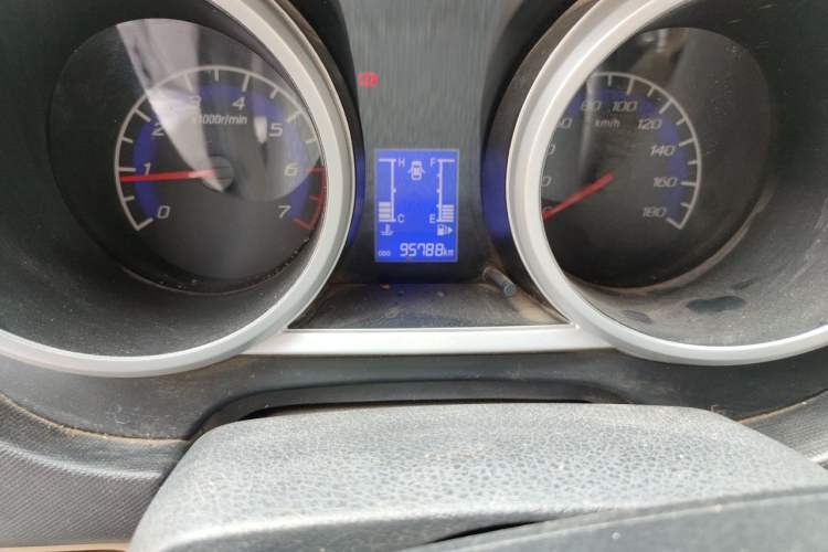 Used CHANGAN KAICHENG Ounuo S 2014 1.5L Elite Model Odometer Close Up