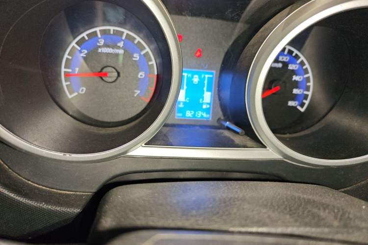Used CHANGAN KAICHENG Ounuo S 2014 1.5L Base Version Odometer Close Up