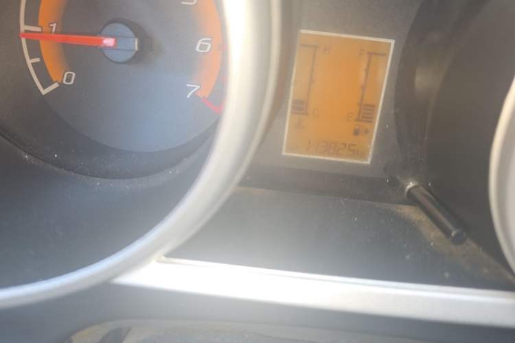 Used CHANGAN KAICHENG Ounuo S 2014 1.5L Base Version Odometer Close Up