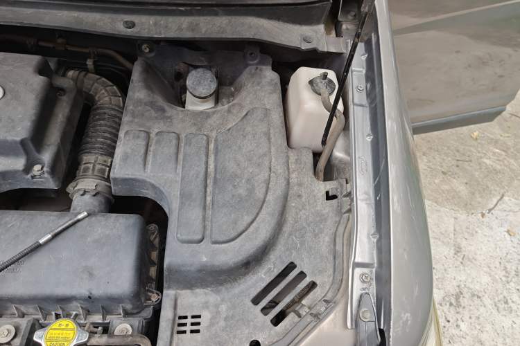 Used CHANGAN KAICHENG Ounuo S 2014 1.5L Base Version Engine Bay Left