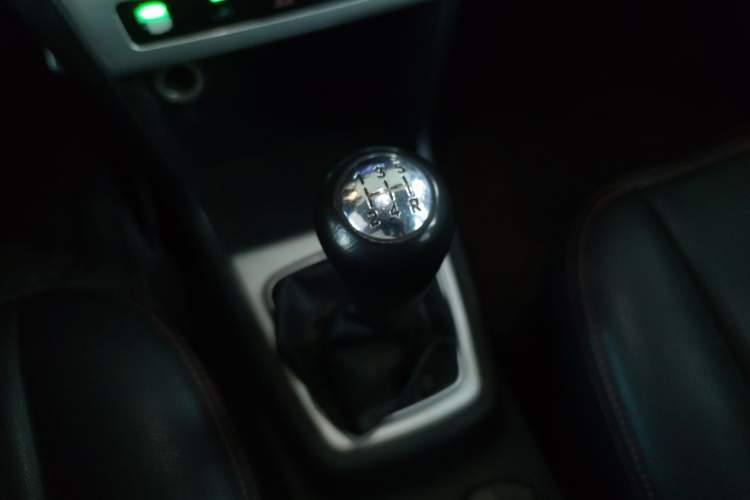 Used CHANGAN KAICHENG Ounuo S 2014 1.5L Base Version Gear Lever