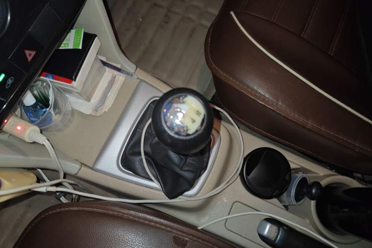 Used CHANGAN KAICHENG Ounuo S 2014 1.5L Elite Model Gear Lever