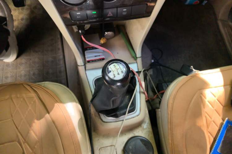 Used CHANGAN KAICHENG Ounuo S 2014 1.5L Luxury Model Gear Lever