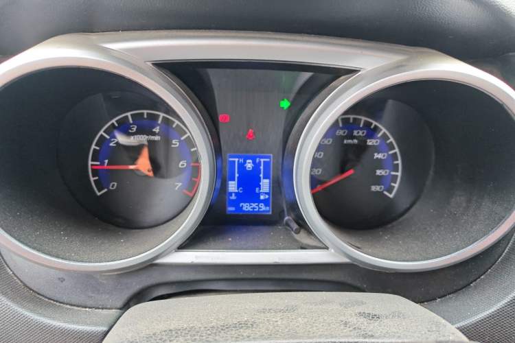 Used CHANGAN KAICHENG Ounuo S 2014 1.5L Base Version Odometer Close Up