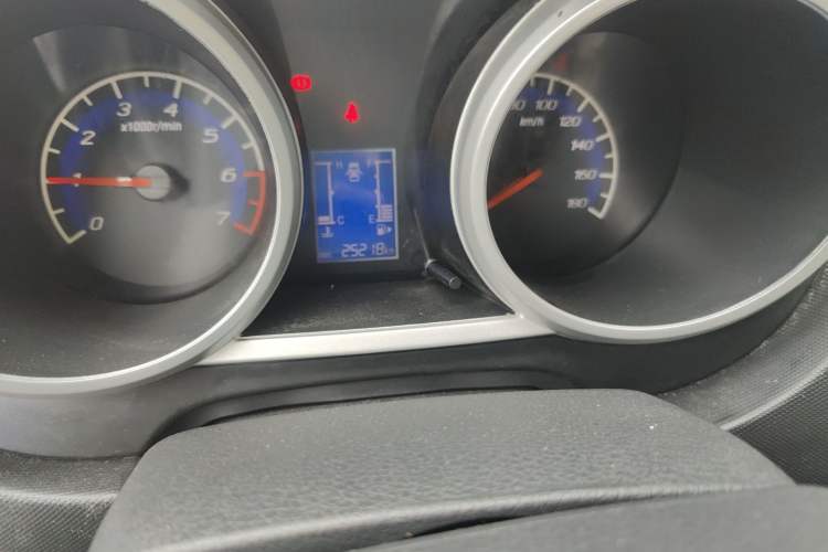 Used CHANGAN KAICHENG Ounuo S 2015 1.5L Jin Ouno Standard Model Odometer Close Up