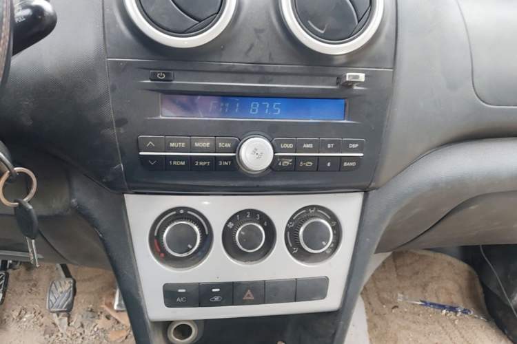 Used CHANGAN KAICHENG Ounuo S 2015 1.5L Jin Ouno Standard Model Audio And AC Panel