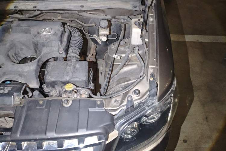 Used CHANGAN KAICHENG Ounuo S 2015 1.5L CNG Model Engine Bay Left