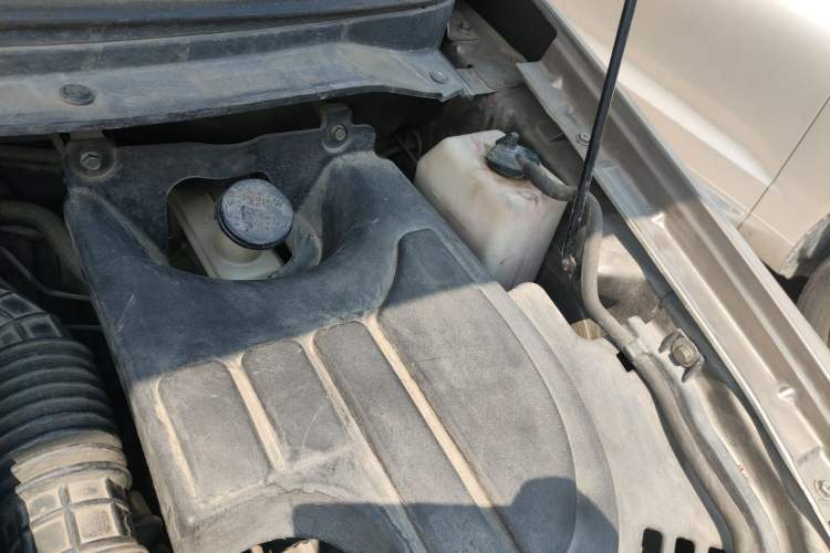 Used CHANGAN KAICHENG Ounuo S 2015 1.5L CNG Model Engine Bay Left