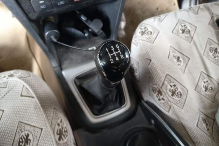 Used CHANGAN KAICHENG Ounuo S 2015 1.5L Jin Ouno Elite Model Gear Lever