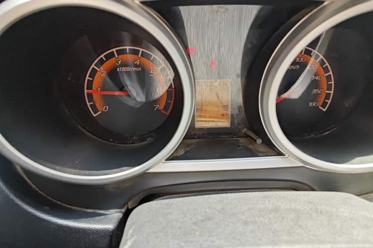 Used CHANGAN KAICHENG Ounuo S 2015 1.5L Jin Ouno Standard Model Odometer Close Up