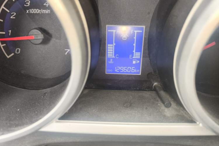 Used CHANGAN KAICHENG Ounuo S 2015 1.5L Jin Ouno Elite Model Odometer Close Up
