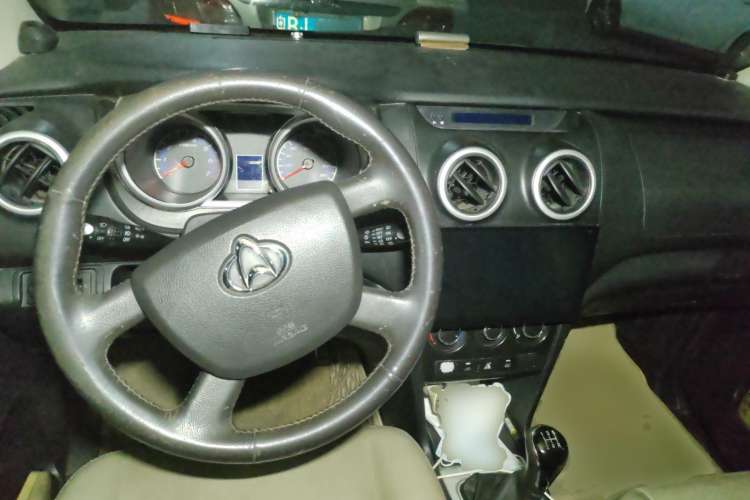 Used CHANGAN KAICHENG Ounuo S 2015 1.5L Jin Ouno Elite Model Center Console