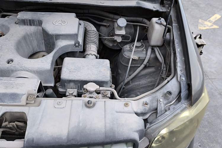 Used CHANGAN KAICHENG Ounuo S 2015 1.5L CNG Model Engine Bay Left