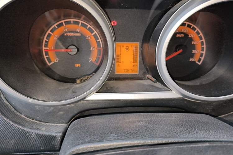 Used CHANGAN KAICHENG Ounuo S 2015 1.5L CNG Model Odometer Close Up
