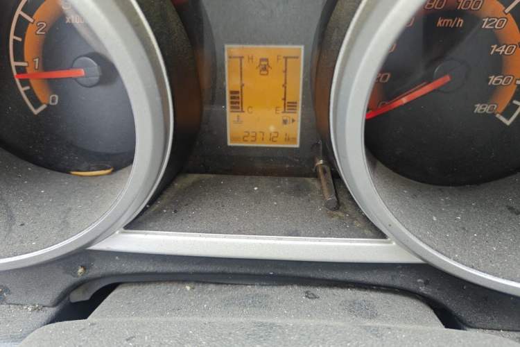Used CHANGAN KAICHENG Ounuo S 2015 1.5L CNG Model Odometer Close Up