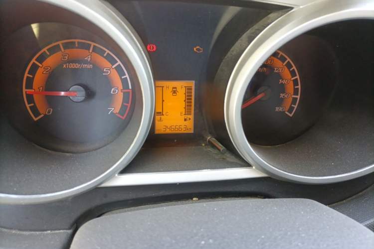 Used CHANGAN KAICHENG Ounuo S 2015 1.5L Jin Ouno Standard Model Odometer Close Up